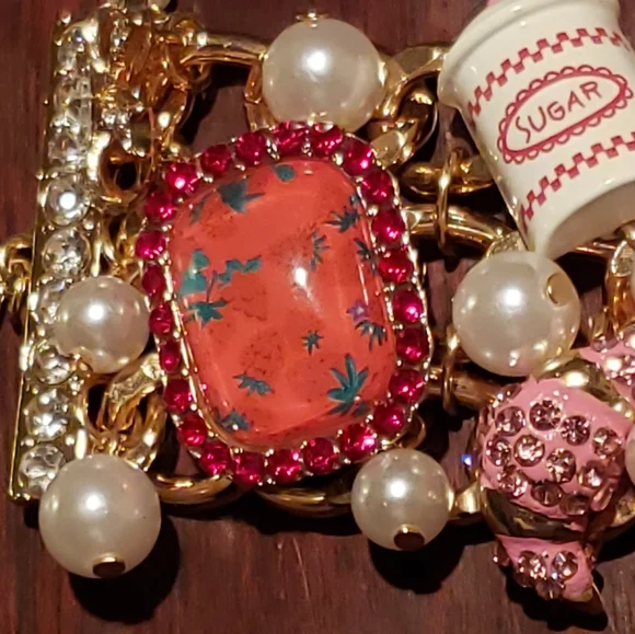 Betsey Johnson Babycakes Cluster Gold Tone Bracelet in Reds, Pinks and White. - Picture 8 of 9